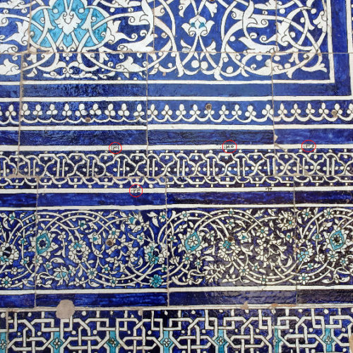 Détails d'un panneau de majoliques où les carreaux sont numérotés. Khiva.