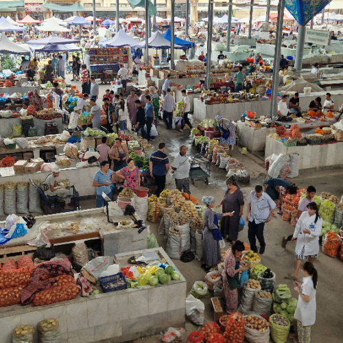 Le vaste marché de Samarcande. Samarcande.