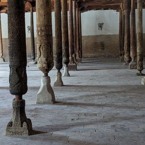 La Mosquée du Vendredi aux 212 colonnes. Khiva.