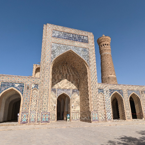 La Mosquée Kalon, entrée dans la cour intérieure. Boukhara.