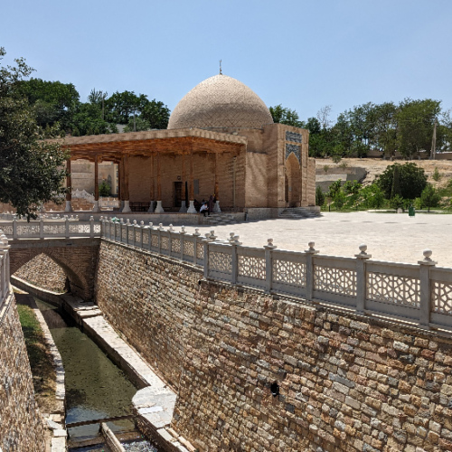Le complexe de Nourata avec la source sacré. Nourata.