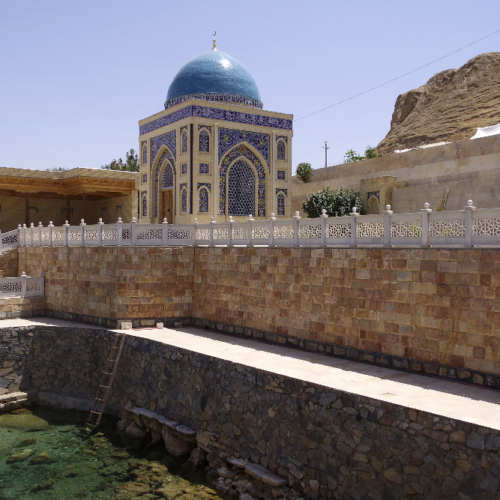 Le complexe de Nourata avec la source sacré. Nourata.