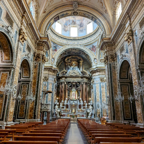 La Basilique de Jésus Nouveau. Naples