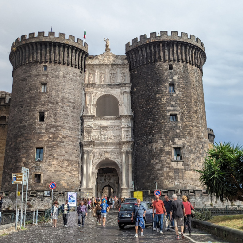 Le Castel Nuovo. Naples