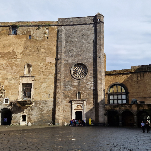 Le Castel Nuovo. Naples