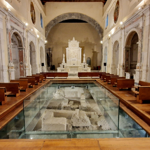 Eglise de Sant'Aniello. Vue des fouilles archéologiques. Naples