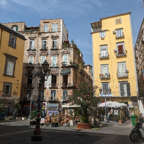 Petite place tranquille. Naples