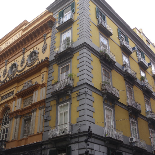 Le théâtre Bellini. Naples