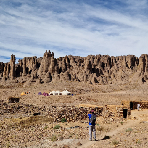 Le plateau et la ferme vue l'an passée. Six jours de trek dans le Djébel Saghro