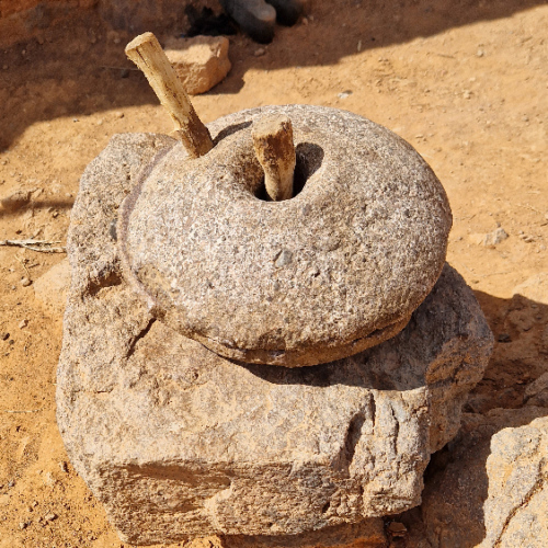 Meule à grain ... en fonction. Six jours de trek dans le Djébel Saghro