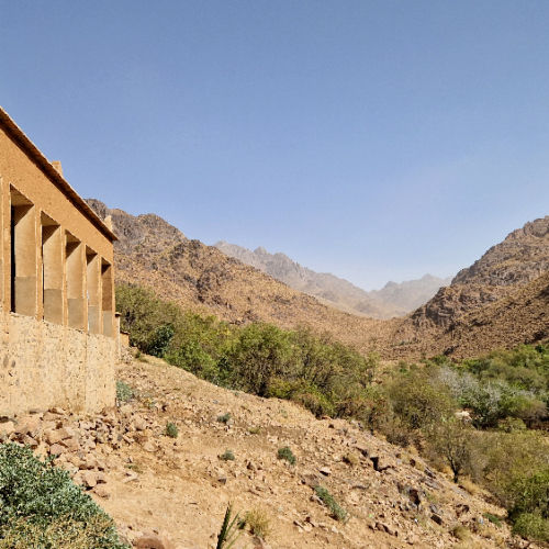 Petit arrêt, nous sommes invités pour un thé. Six jours de trek dans le Djébel Saghro