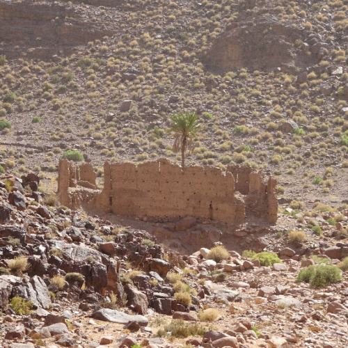 Casbah De Imi N Ighissi en ruine avant Foudoud. Six jours de trek dans le Djébel Saghro