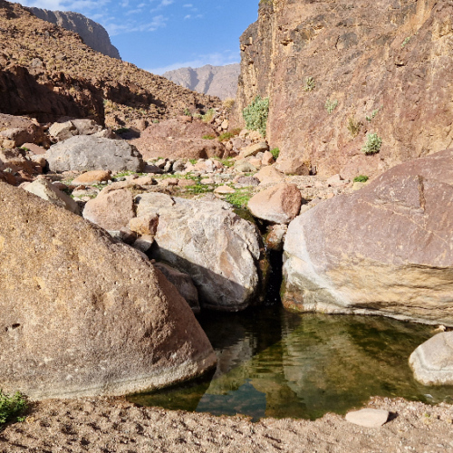 Petit bassin dans la rivière. Six jours de trek dans le Djébel Saghro