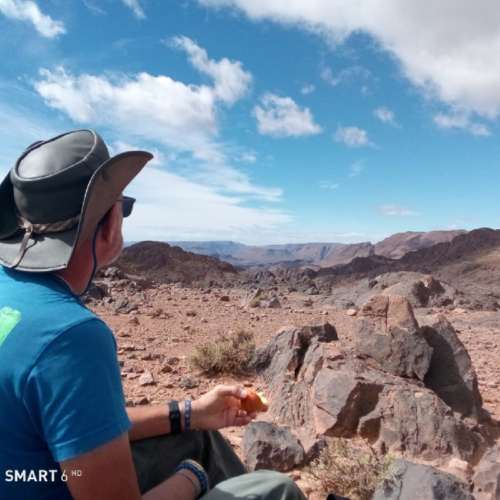 Un arrêt pour nous restaurer. Six jours de trek dans le Djébel Saghro