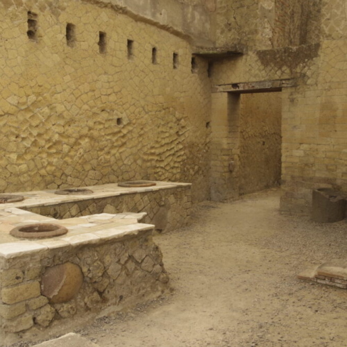 Thermopolium, sorte de snack pour servir plats chauds et boissons. Herculanum