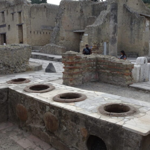 Thermopolium, sorte de snack pour servir plats chauds et boissons. Herculanum