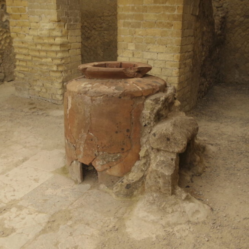 Grande jarre pour stocker l'eau. Herculanum
