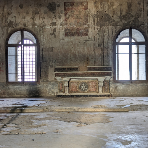 Exposition d'art contemporain au Palazzo d'Avalos. Procida