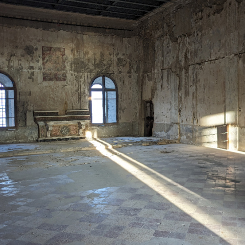 Exposition d'art contemporain au Palazzo d'Avalos. Procida