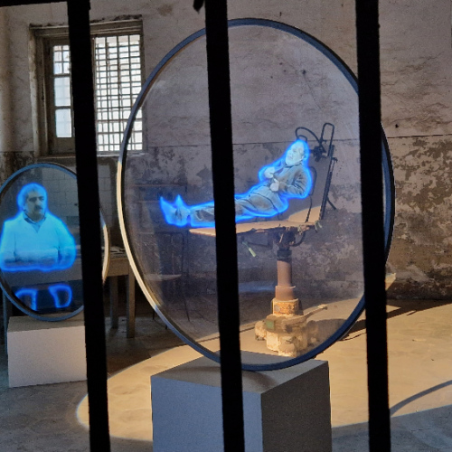 Exposition d'art contemporain au Palazzo d'Avalos. Procida
