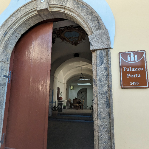 L'entrée du Palazzo Porta. Procida