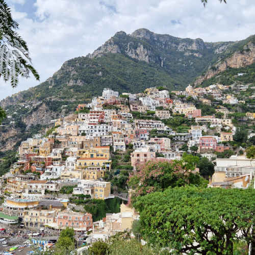 En bas à gauche, le débarcadère. Positano
