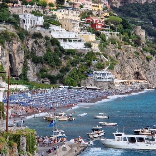 Immense plage privée, la publique est minuscule ! Positano