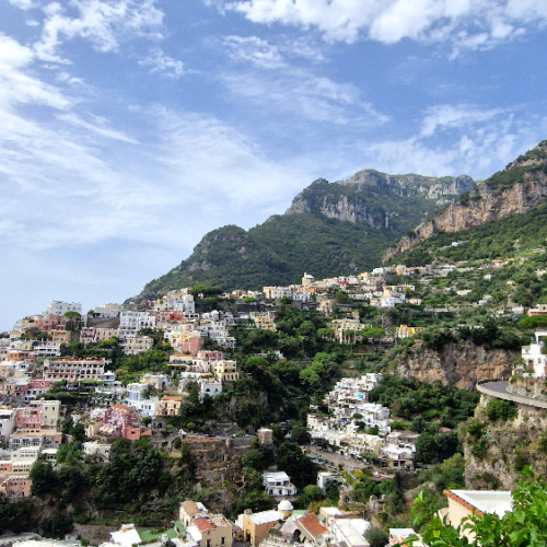 Sur la droite, la corniche que nous avons empruntée. Positano