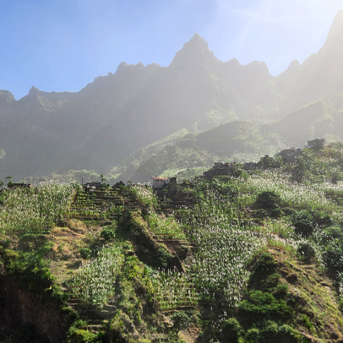 Randonnée hôtel Xoxo. Le village sur la crête. Cap Vert Santo Antao Hotel Xoxo