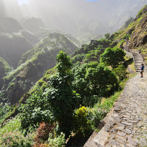 Randonnée hôtel Xoxo, toujours ces chemins pavés. Cap Vert Santo Antao Hotel Xoxo