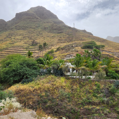 Sur la route pour Cruzinha. Cap Vert Santo Antao