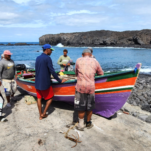 A Ponta da Salina, retour de la pêche. Cap Vert, Sao Filipe.
