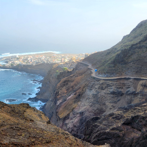 Nous quittons Ponta do Sol par une route en bord de mer. Cap Vert Santo Antao