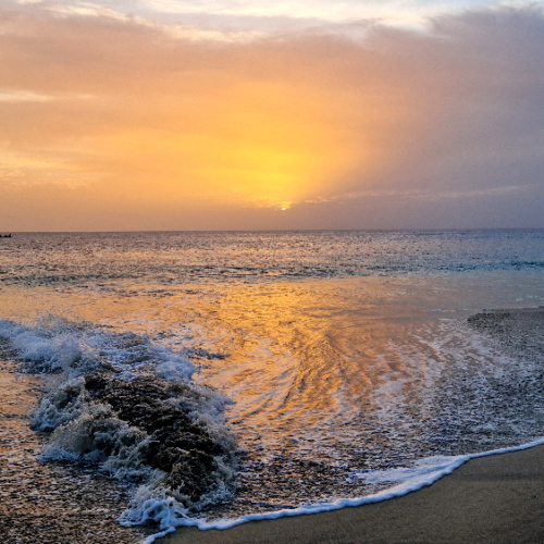 Soleil couchant à Sao Pedro. Cap Vert, Sao Vicente.