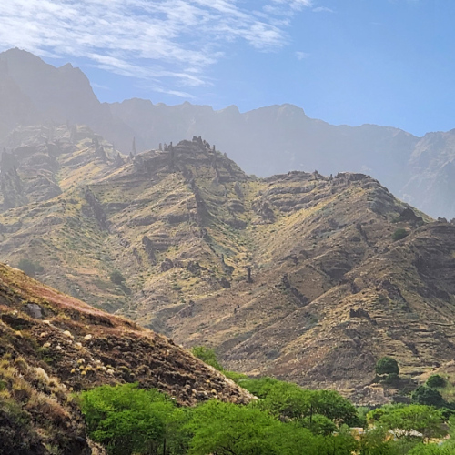 La caldeira das Patas. Chã da Morte. Les nombreux dykes sur les collines. Cap Vert, Santo Antao.