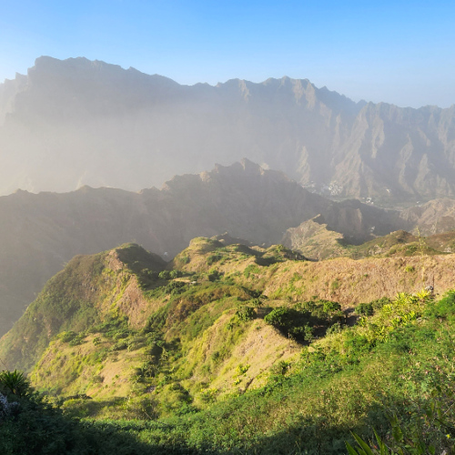 De Cova à Ribeira Grande. Beaucoup de brume. Cap Vert, Santo Antao.