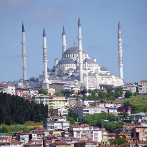 Istanbul, croisière sur le Bosphore. La Mosquée de çamlıca. Istanbul, croisière sur le Bosphore. La Mosquée de çamlıca.