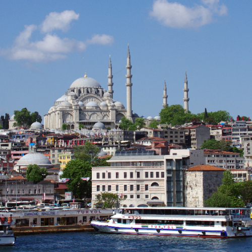 Istanbul, croisière sur le Bosphore. La Mosquée Suleymaniye. Istanbul, croisière sur le Bosphore. La Mosquée Suleymaniye.