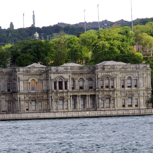 Istanbul, croisière sur le Bosphore. Le Palais de Beylerbeyi. Istanbul, croisière sur le Bosphore. Le Palais de Beylerbeyi.
