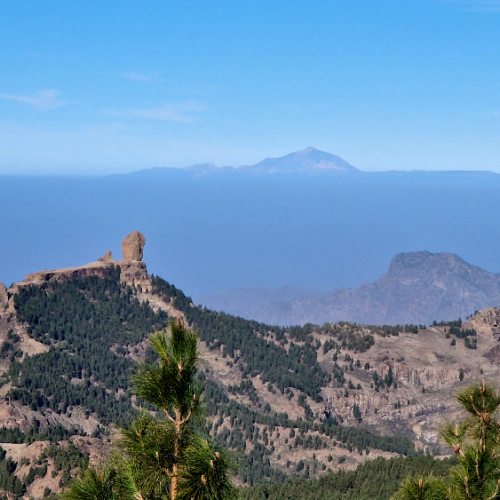 Le Teide au fond et Roque Nublo. Grande Canarie, Roque Nublo.
