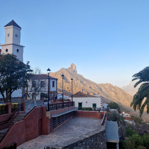 Le village de Tejeda au lever du soleil. Grande Canarie, Roque Nublo.