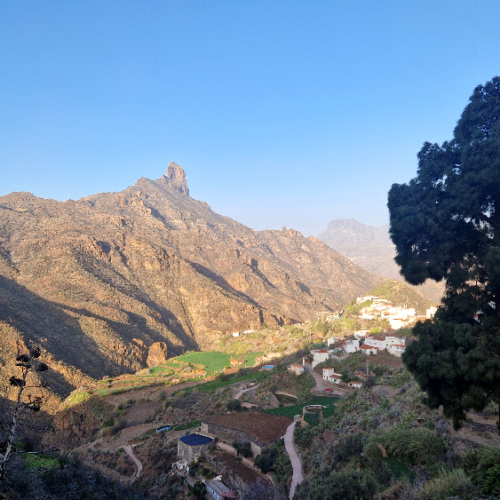 Le village de Tejeda au lever du soleil. Grande Canarie, Roque Nublo.