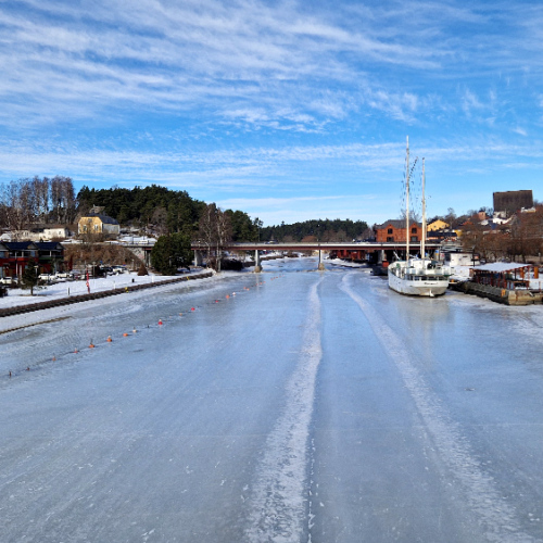 La rivière Porvoonjoki gelée. Finlande, Porvoo.