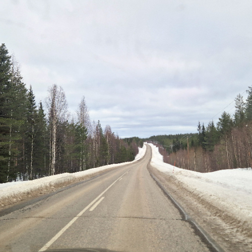 Route pour Finlande, Kinisjärvi. Finlande, Kinisjärvi.