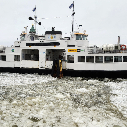 Le ferry pour Suomenlinna. Finlande, Helsinki, Suomenlinna.