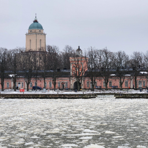 Arrivée à Iso Mustasaari. Finlande, Helsinki, Suomenlinna.