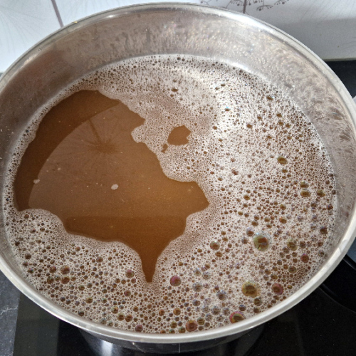 Le moût est mis à bouillir. Fabrication Bière.