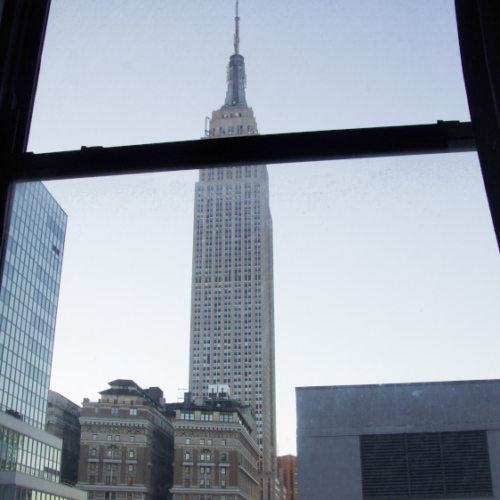 Vue sur gratte-ciel depuis la fenêtre de notre chambre. Vue sur gratte-ciel depuis la fenêtre de notre chambre.
