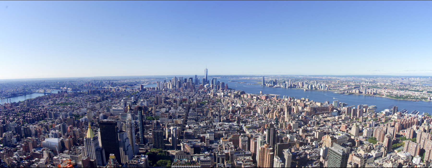 Vue panoramique de l'Empire State Building sur Manhattan, fleuve Hudson. Vue panoramique de l'Empire State Building sur Manhattan, fleuve Hudson.