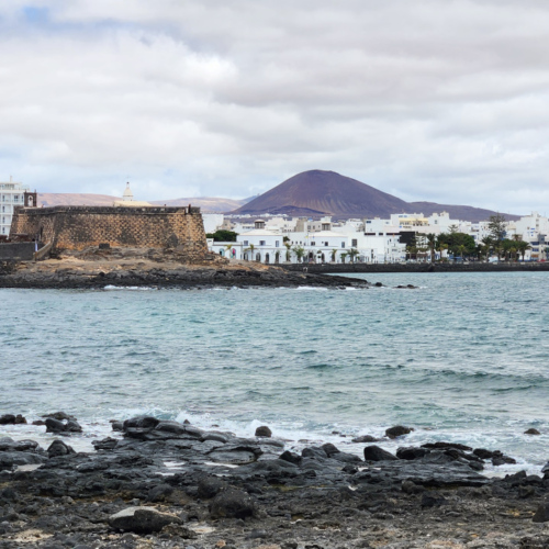 Arrecife, bord de mer, fort transformé en musée. Lanzarote, Arrecife.